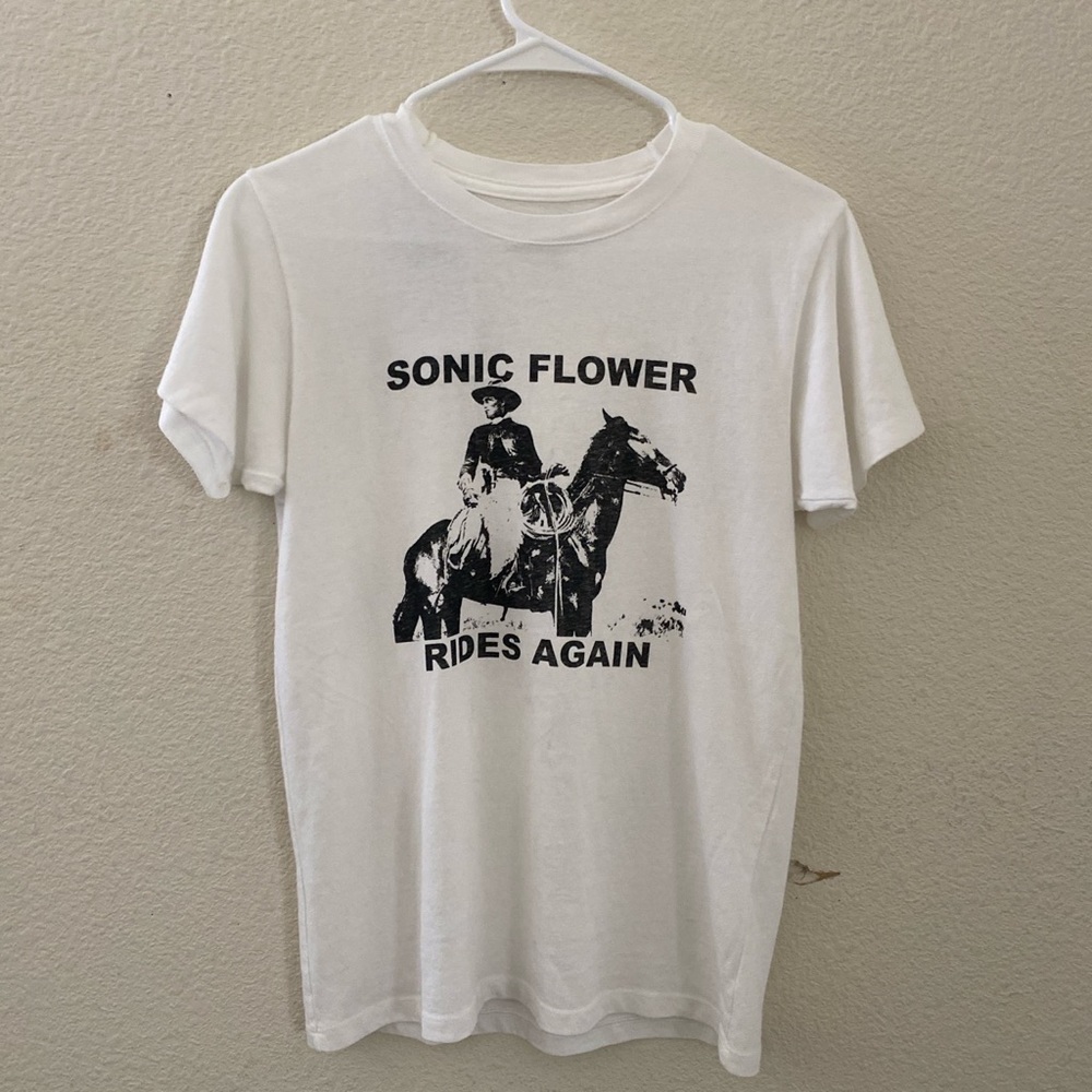 Brandy melville white Chloe sonic flower top - Picture 6 of 6